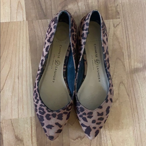 Chinese Laundry - Gavin Pointed Toe Leopard Print - Picture 2 of 4